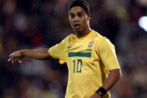 米兰体育app官网-不同时开球影响公平中超赛程再受诟病，中超两个赛区怎么比赛